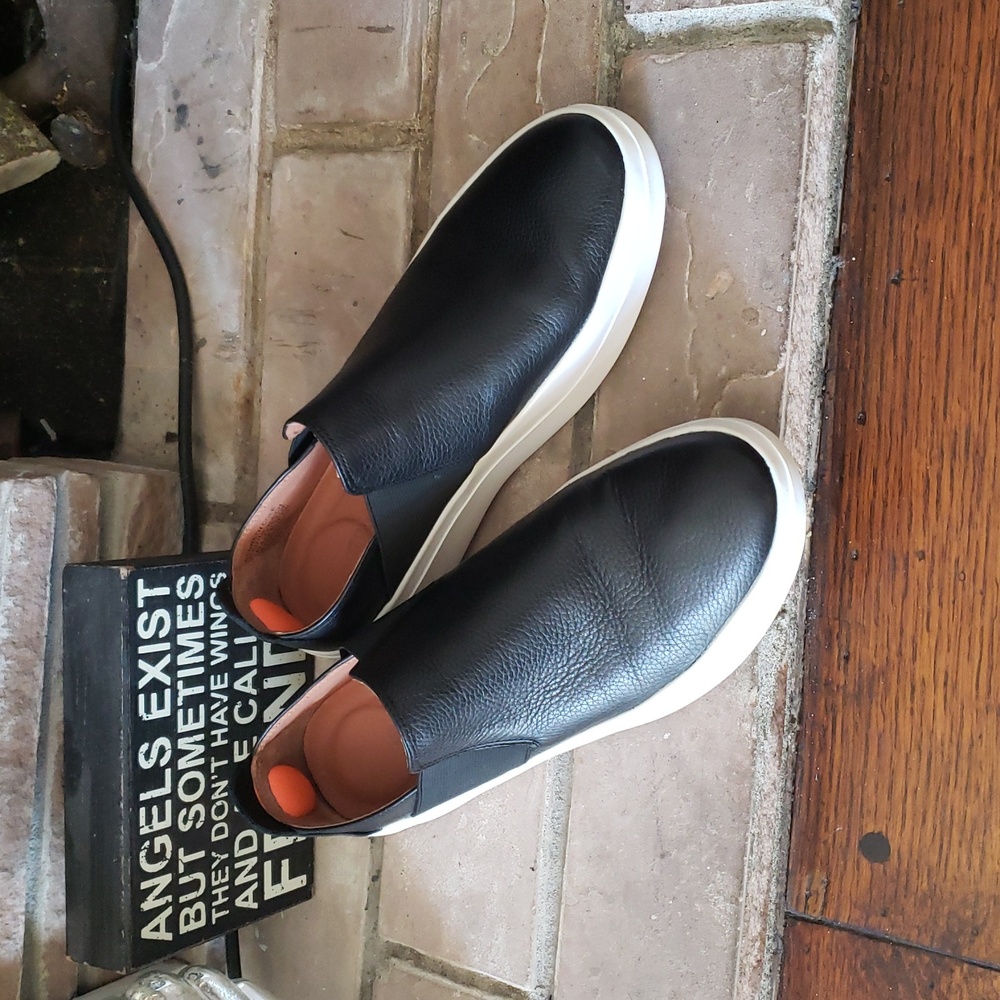 Gentle Souls By Kenneth Cole Rosette Black Leather Slip Ons Size 9.5